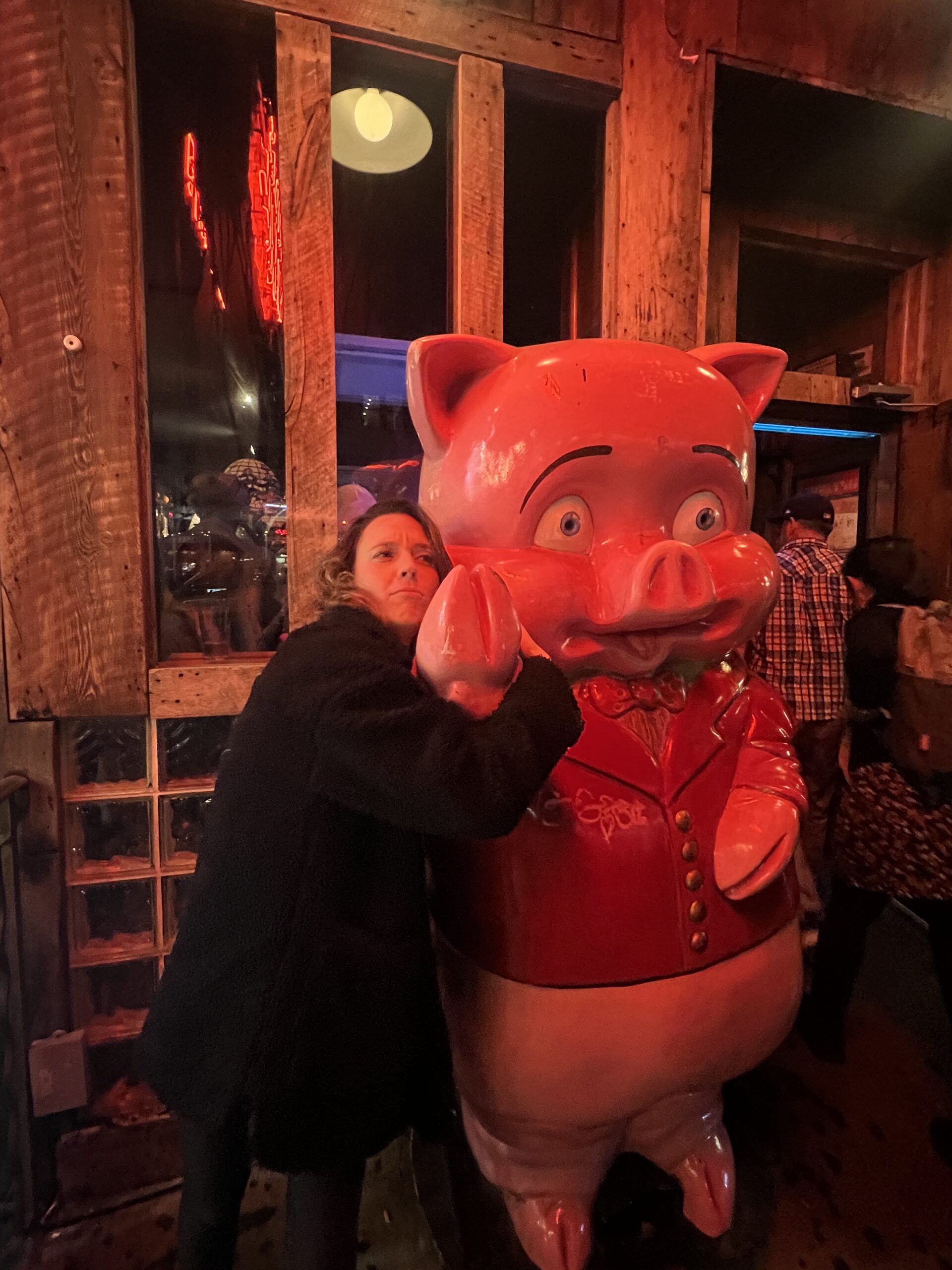 BIG APPLE ADVENTURES: NYC Travel Hacks and Dating Tips to Find a Man in Finance, Trust Fund, 6’5”, Blue Eyes